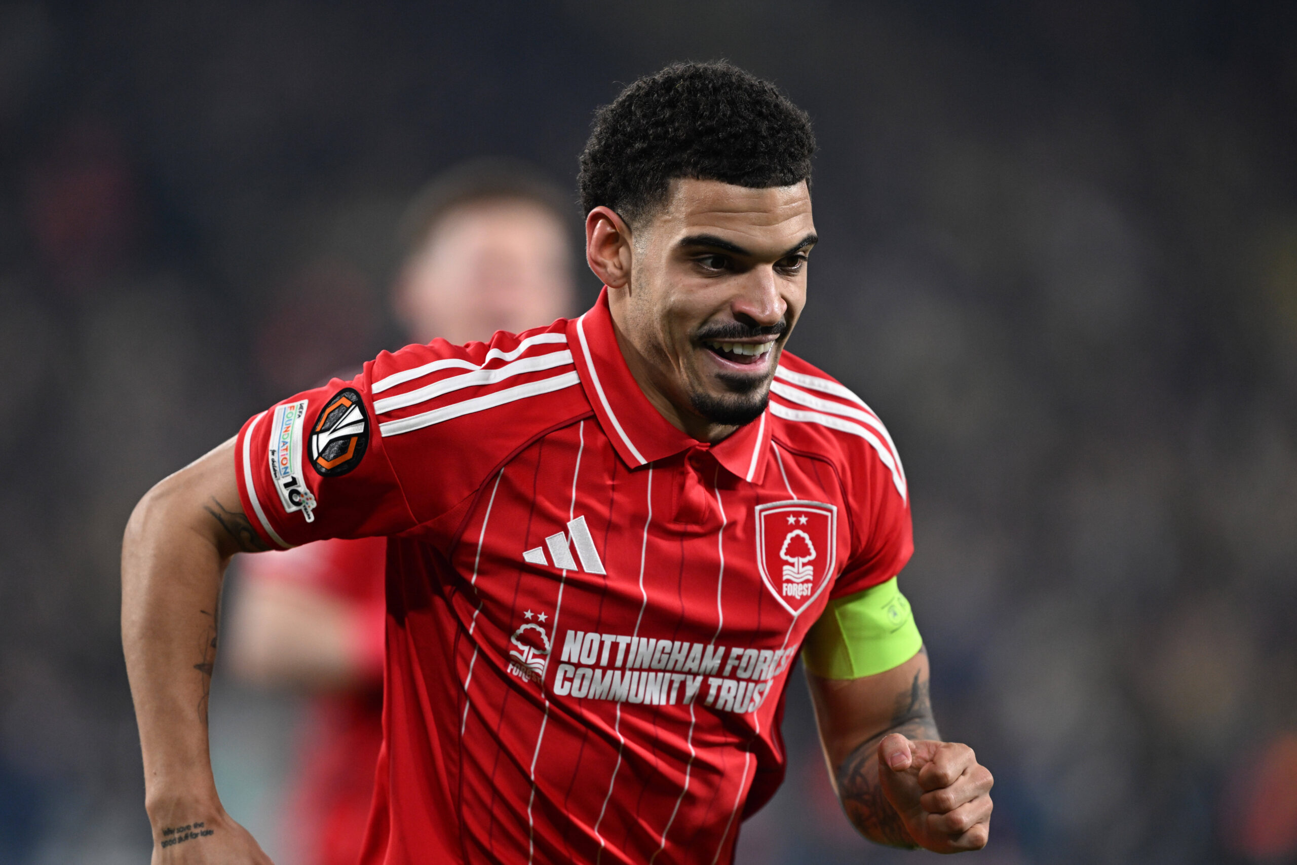Tottenham, Nottingham Forest'tan büyük mü? Gibbs-White transfer krizi